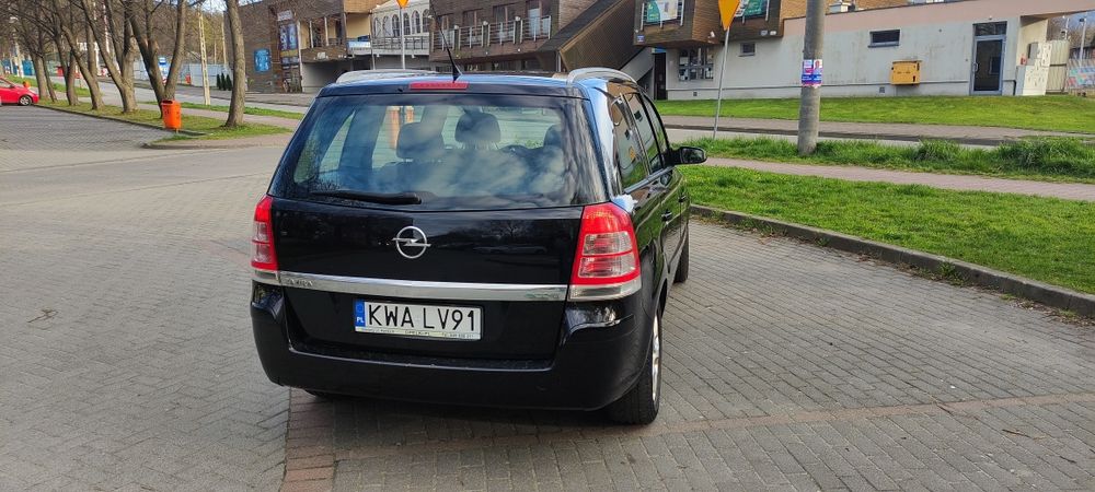 Opel Zafira B rok produkcji 2009