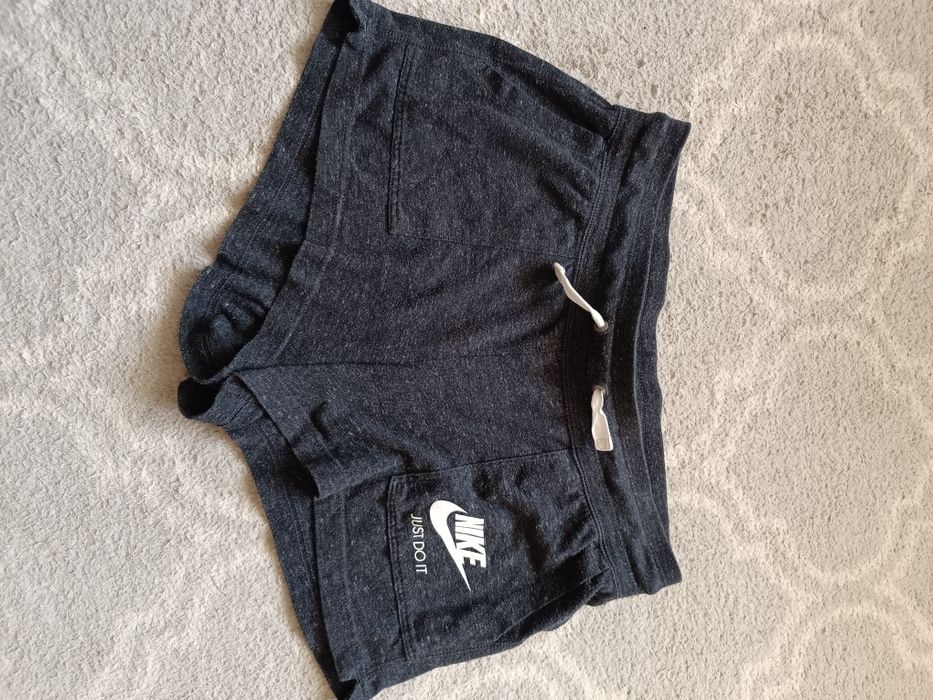 Szare spodenki dresowe Nike rozmiar M