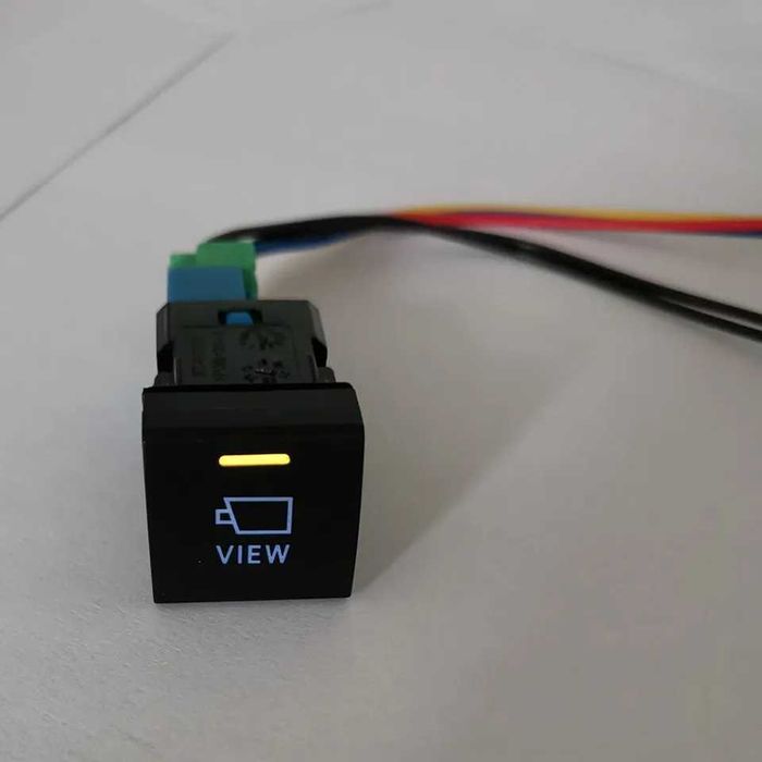 Кнопка Тойота штатная камера 2018+