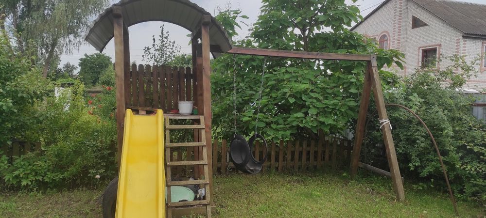 Продам дитячий будинок гойдалку