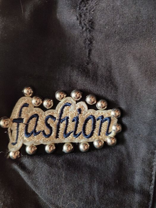 spodnie | naszywki | ćwieki | nity | unikatowe | dżinsy | dżinsowe