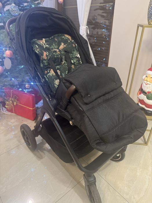 Spacerówka w dobrym stanie, czarna, śpiworek, regulowane oparcie