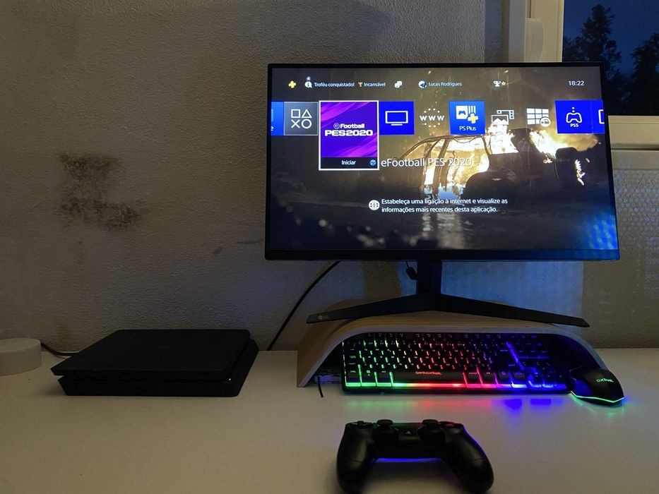 PS4 Slim 500GB + 3 jogos + Comando original