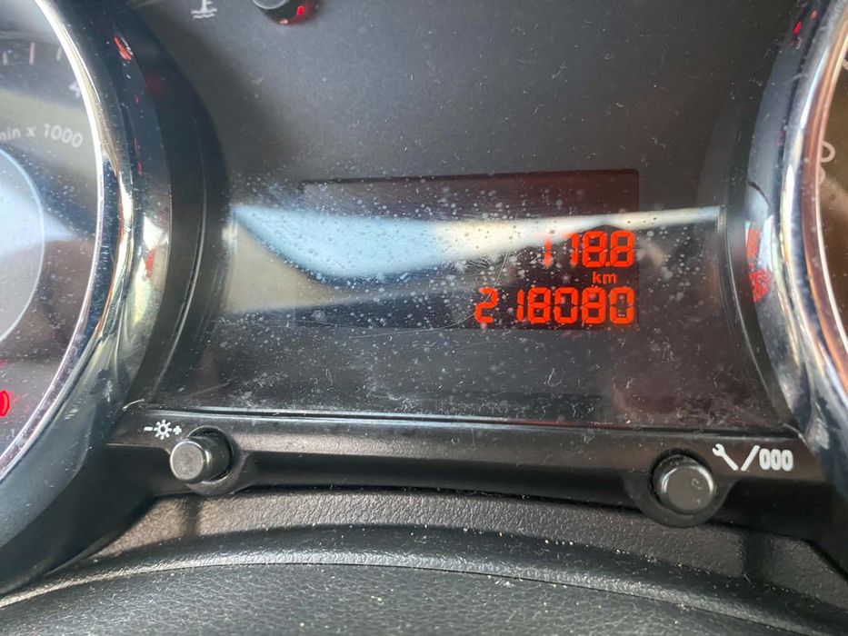 Sprzedam auto peugeot 5008
