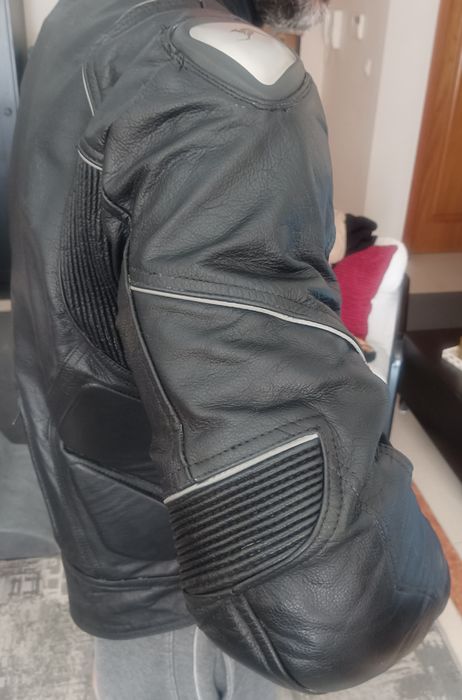 Casaco moto em couro