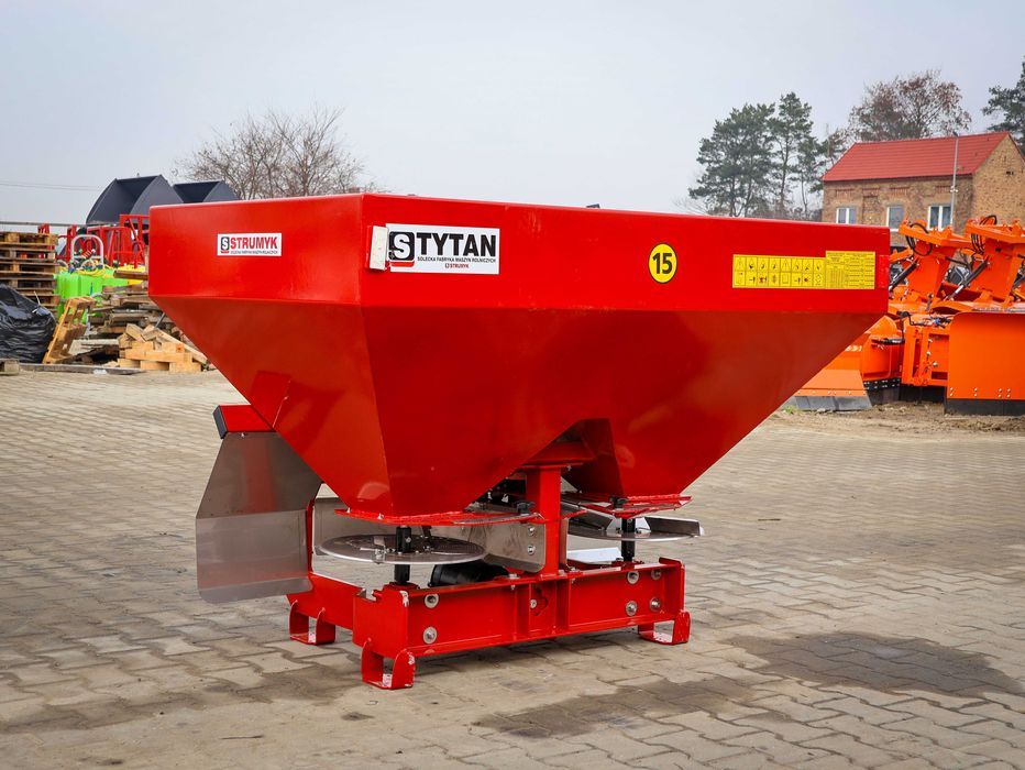 Rozsiewacz nawozu dwutalerzowy 400‎ -‎ 1600 litrów TYTAN