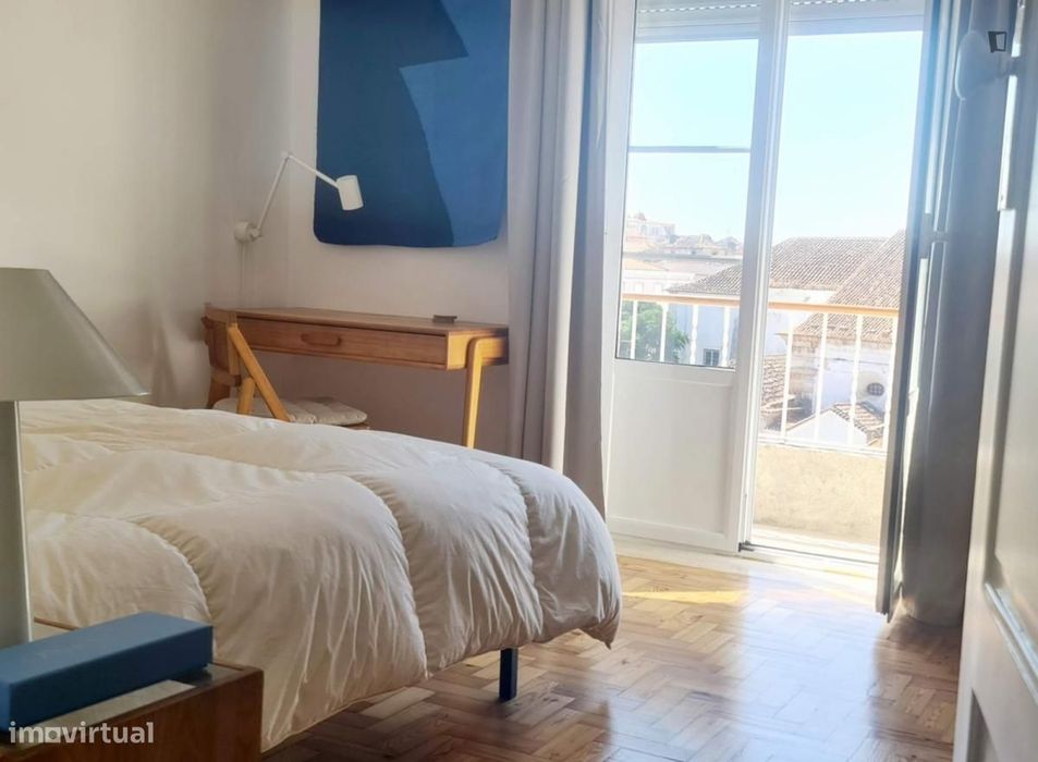 Quarto - localizado em Setubal