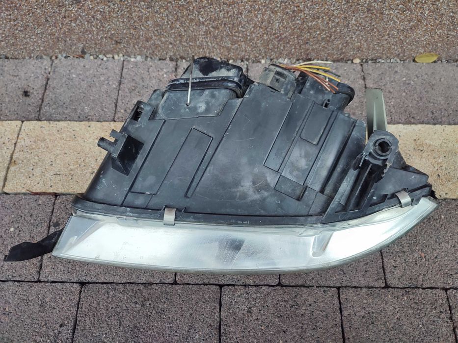 Lampa Przednia Prawa Hella Audi A6 C5 2000r