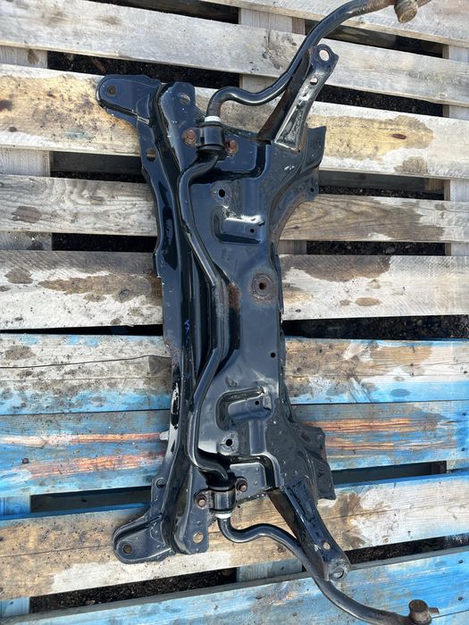 Підрамник передній, балка передня Toyota Yaris 3 lll 2011-2020