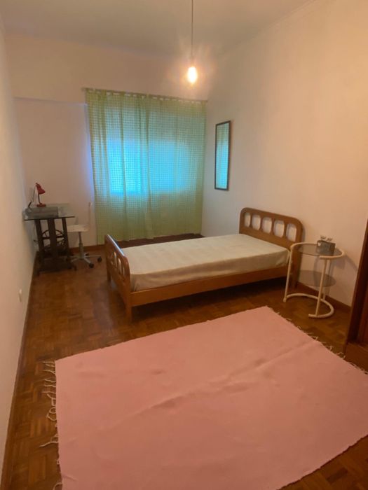 Alugo três quartos - Algueirão - Mem Martins