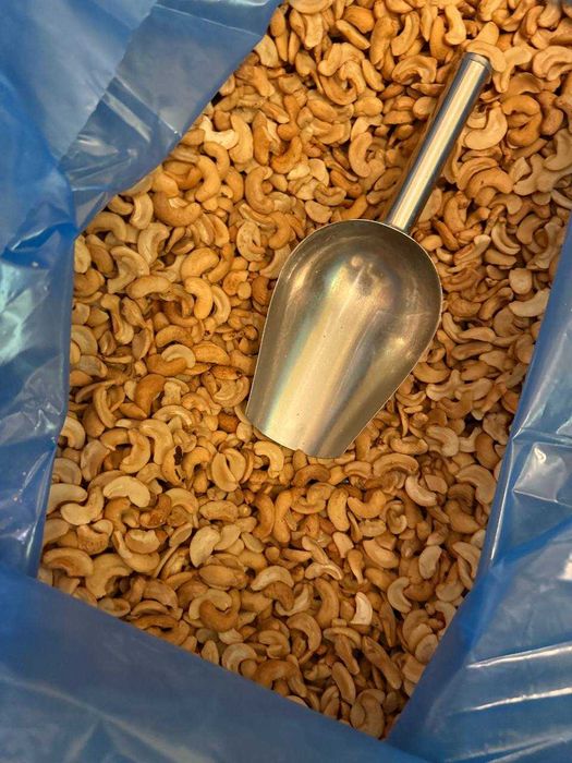 Кеш’ю половинки смажені оптом від 25 кг / біг-бег 800–1000 кг