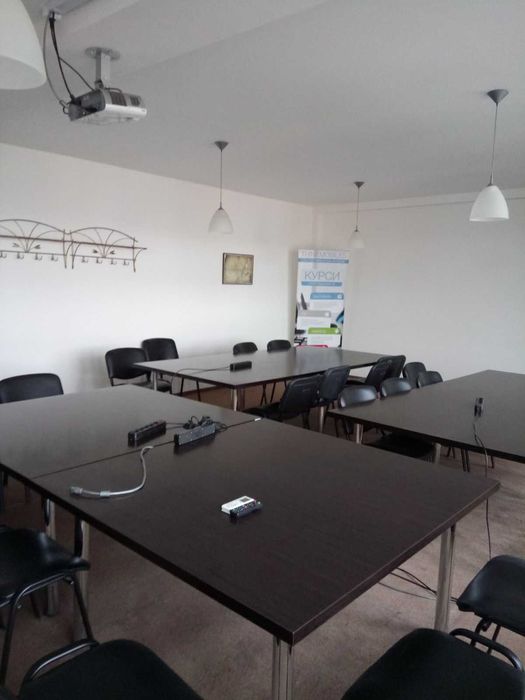 Продам офісні столи в хорошому стані