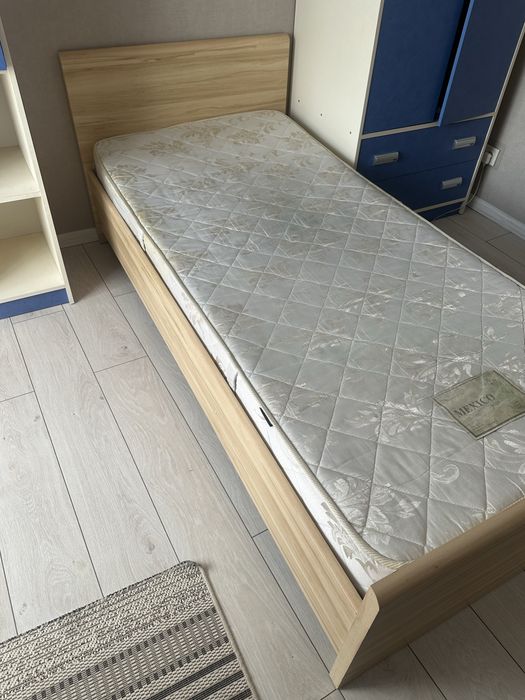 Продаю односпальне ліжко