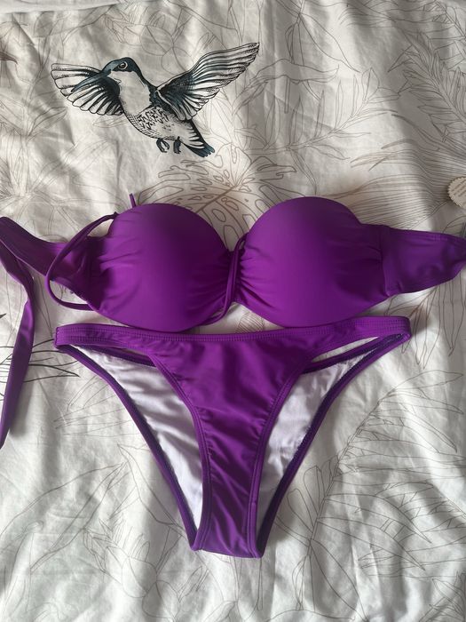 Яскравий купальник