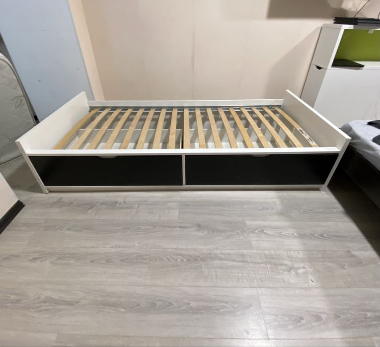 Кровать IKEA 90*200 с 2мя выдвижными ящиками