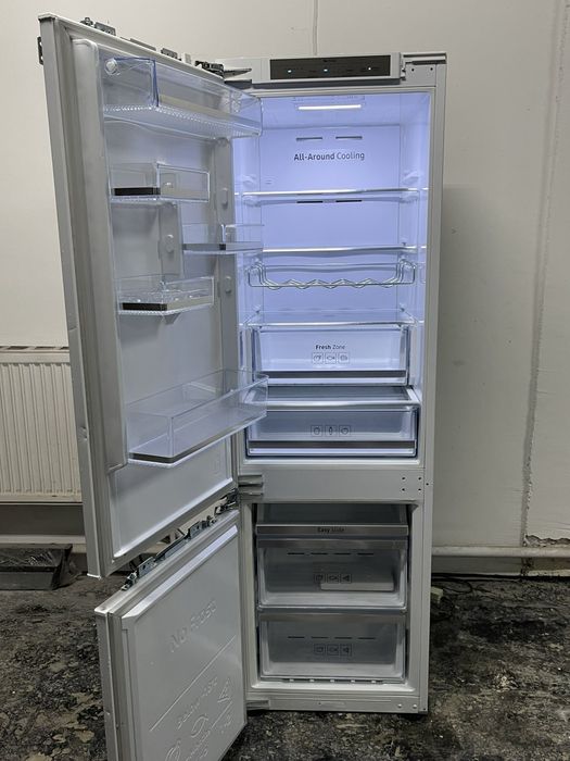 Холодильник No frost, під забудову Samsung BRB260134WW