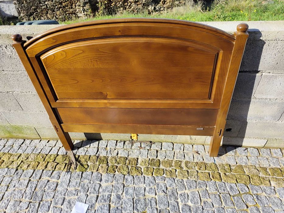 Quarto casal, cómoda e mesinhas de cabeceira