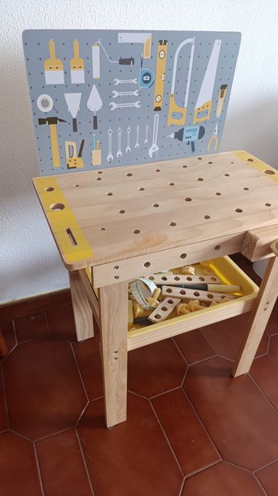 Mesa ferramentas criança