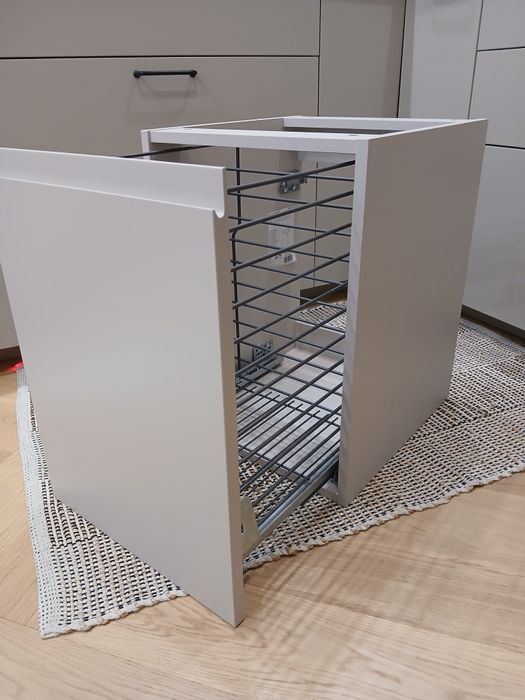 CERSANIT nowa Szafka z koszem na pranie MODUO 40
zmontowana kaszmir ma