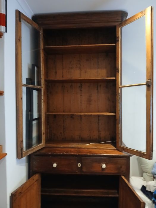 Armário louceiro vitrine