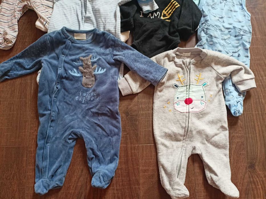 Zestaw ubranek niemowlęcych