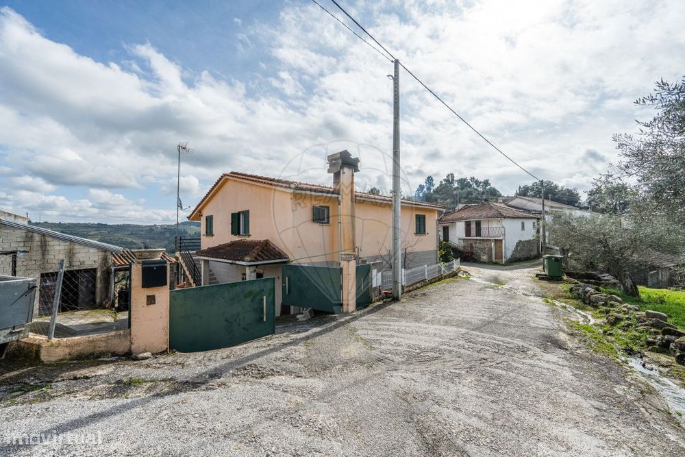 Moradia T4 para venda — Bouçoães, Vila Real