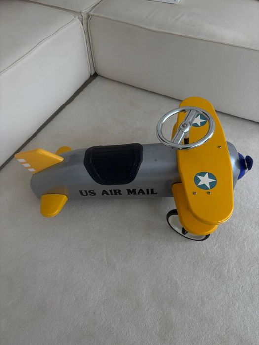 Avião infantil estilo vintage