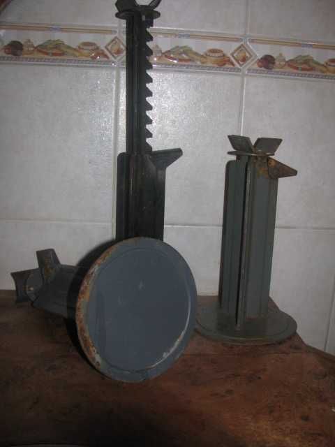 Автосервісна опора регульвана на трещотці.