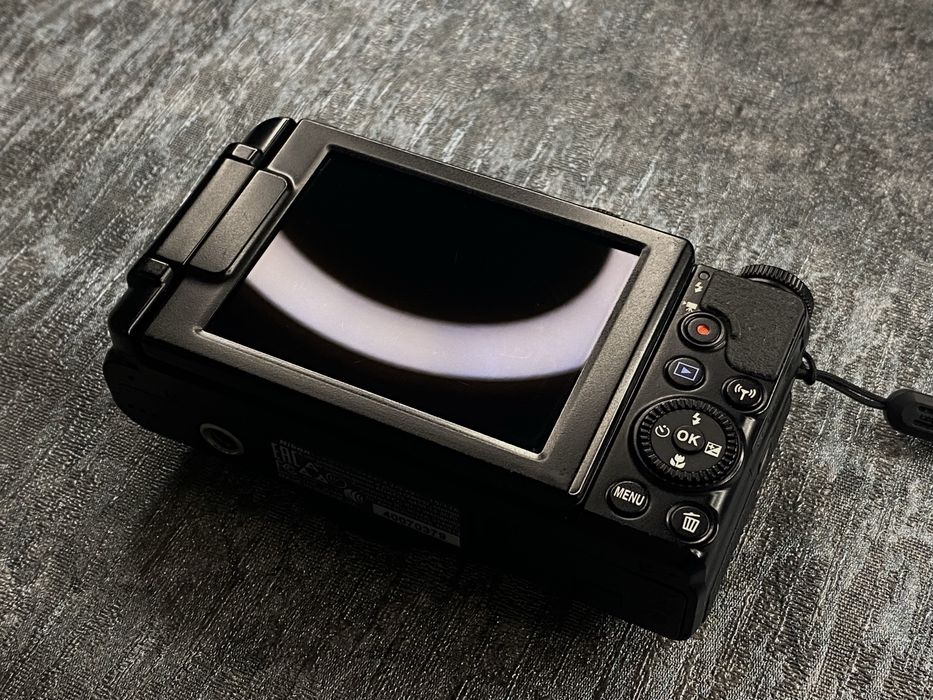 Nikon Coolpix S9900 поворотний екран,альтернатива G7x