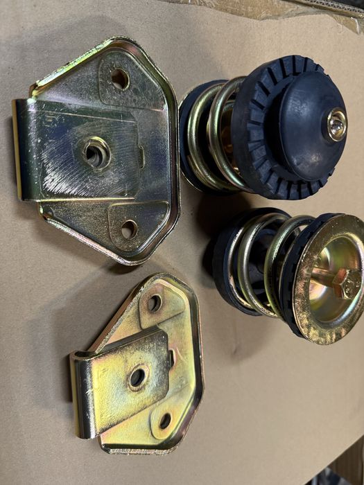 Sprezyna silnika wraz z mocowaniem fiat 126p\500