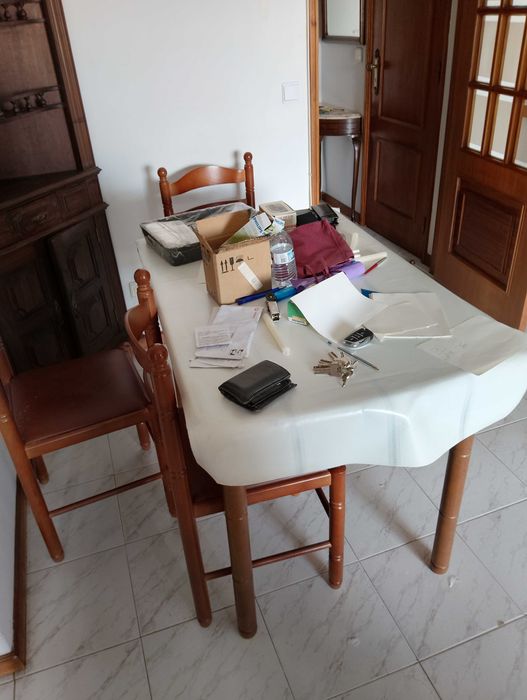 Mesa de jantar com 4 cadeiras