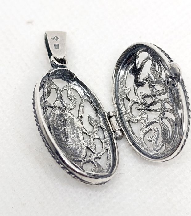 Wisiorek srebrny - sekretnik