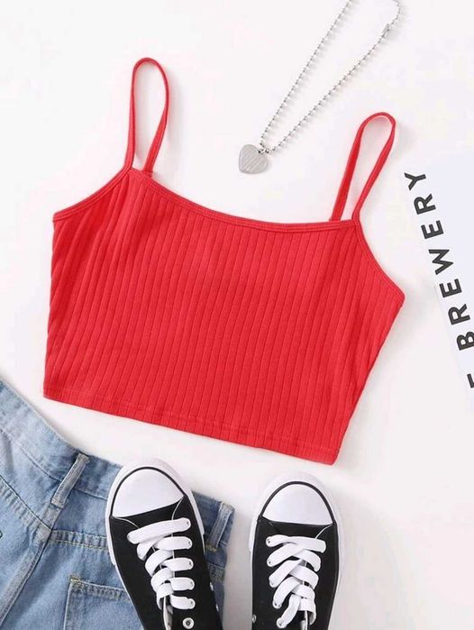 Nowy czerwony crop top