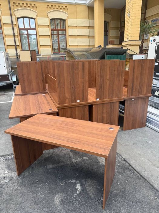 Письмові офісні столи у великій кількості.  Опт та роздріб.