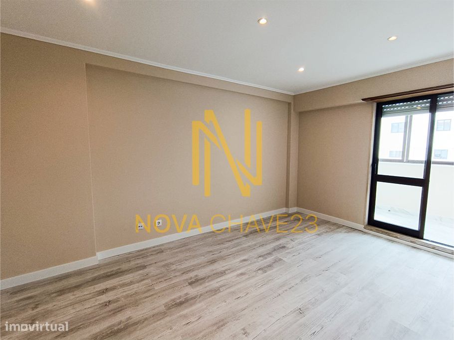 Apartamento T2 Totalmente Remodelado na Rinchoa – 91 m² | 6.º Andar