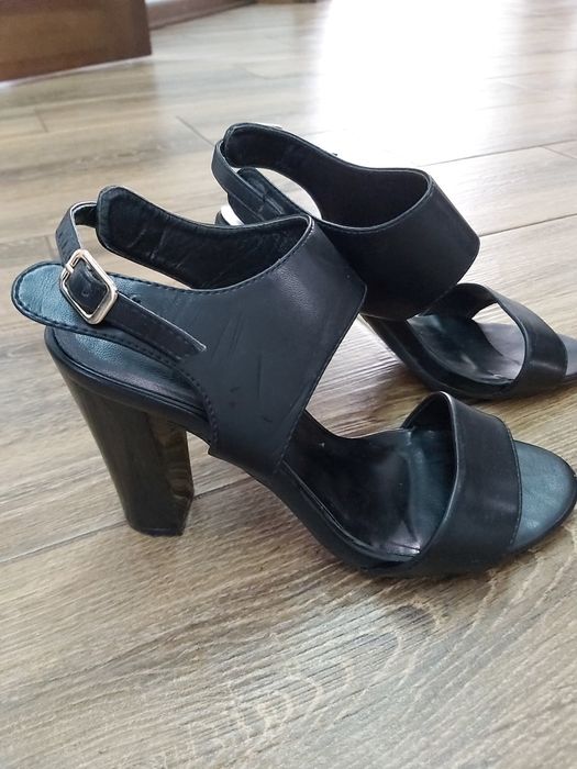 Босоніжки жіночі