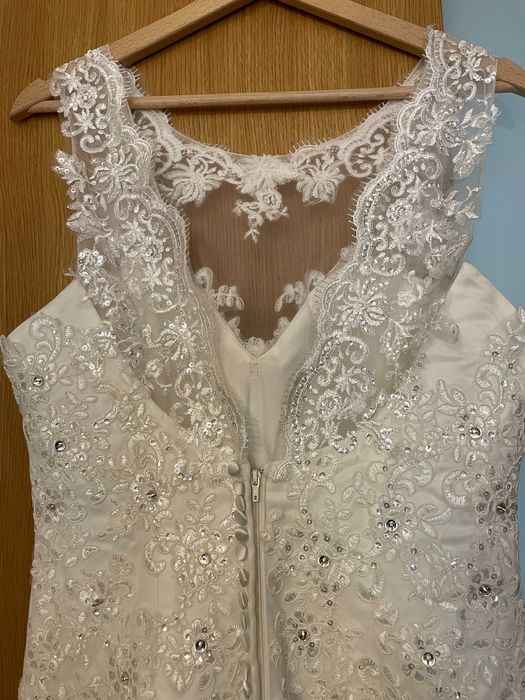 Suknia ślubna o kroju syreny w kolorze IVORY, rozmiar 36/38, używana