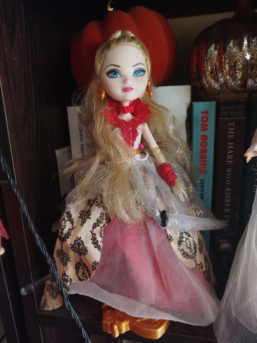 Обмін Еппл Ever After High, День Коронації