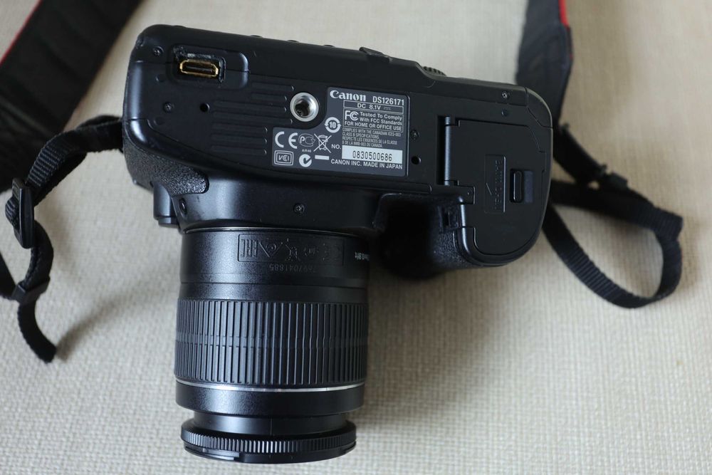 Canon EOS 40 D + Lente 18x55 mm  F/ 3.5- 5.6