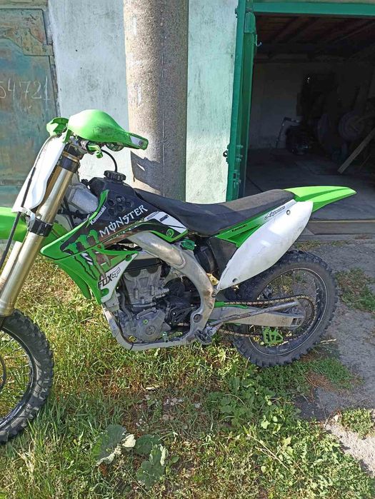 Мотоцикл  Кавасакі кх450ф. 2013 року