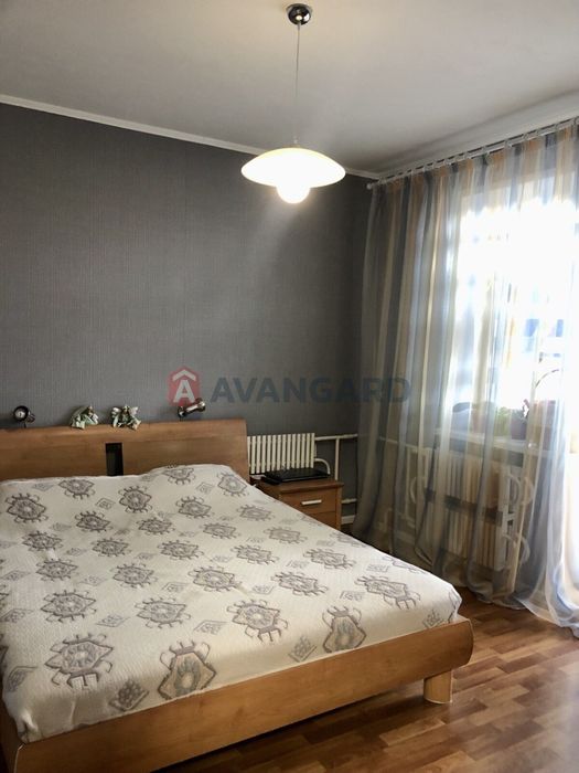 Продам 3 кімнатну з холом на Лівому березі