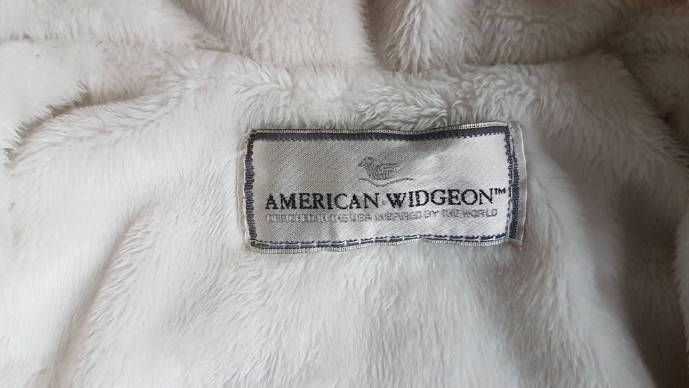 Płaszczyk Futerko eleganckie białe American Widgeon rozm. 104 stan ide