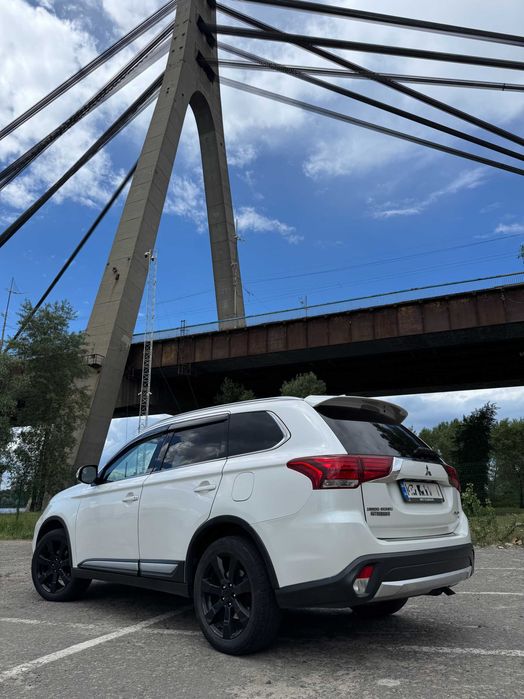 Mitsubishi Outlander 2016 (2.4 S-AWC)