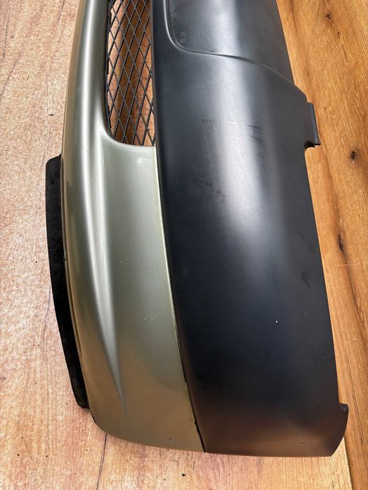 Zderzak przedni Toyota Yaris 1 kolor 6q2