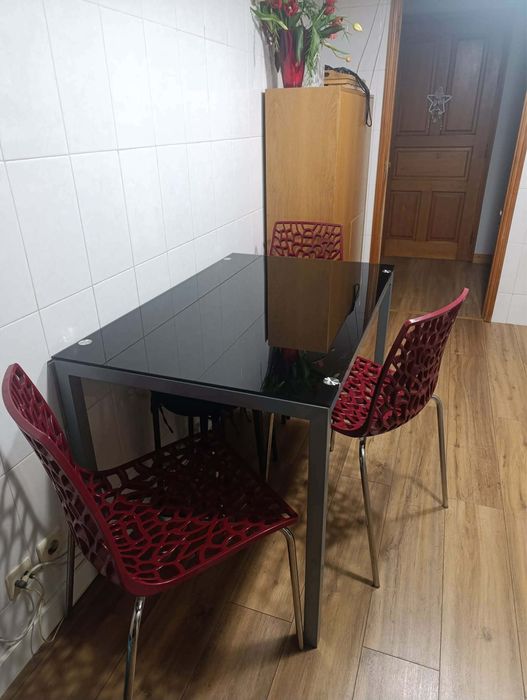 Mesa e 3 cadeiras