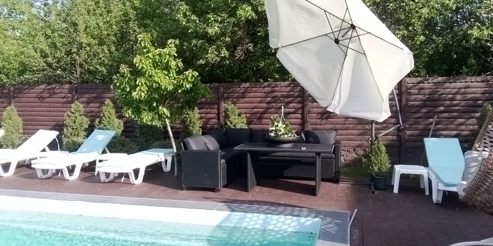 Аренда дома посуточно с большим бассейном и чаном.