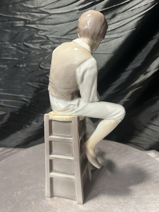 Porcelanowa figurka NAO Spain – mężczyzna grający na mandolinie