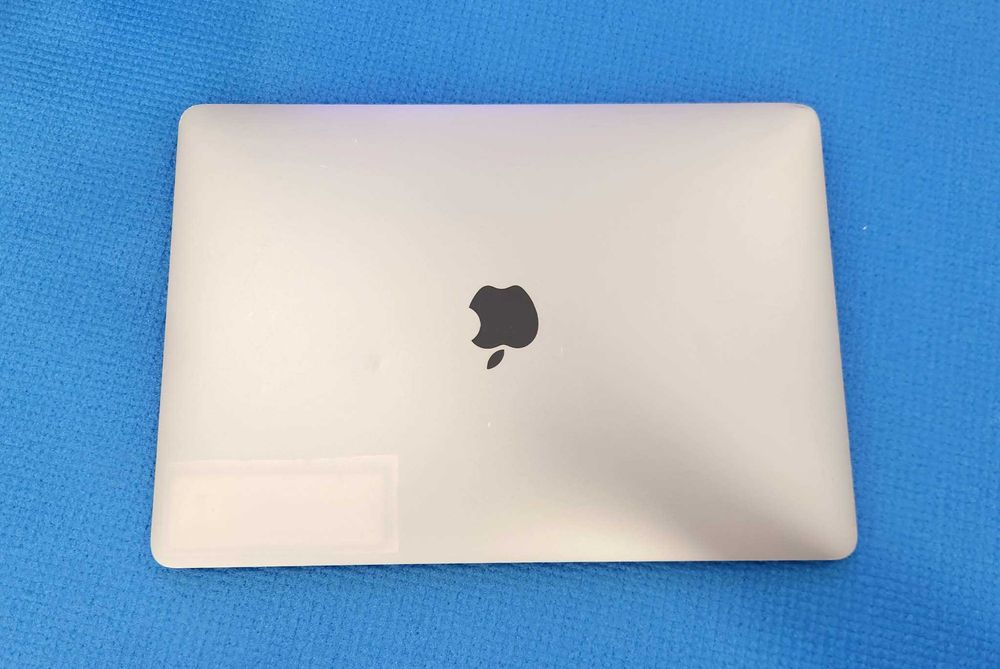 MacBook Air 13" 2020 | Intel Core i5 | 16GB RAM | 250GB SSD
