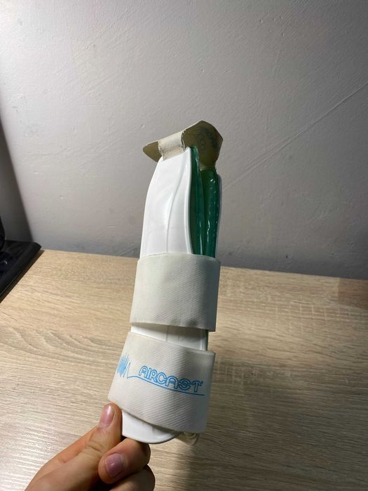 Orteza unieruchamiająca staw skokowy AIR STIRRUP Trainer Medium RIGHT