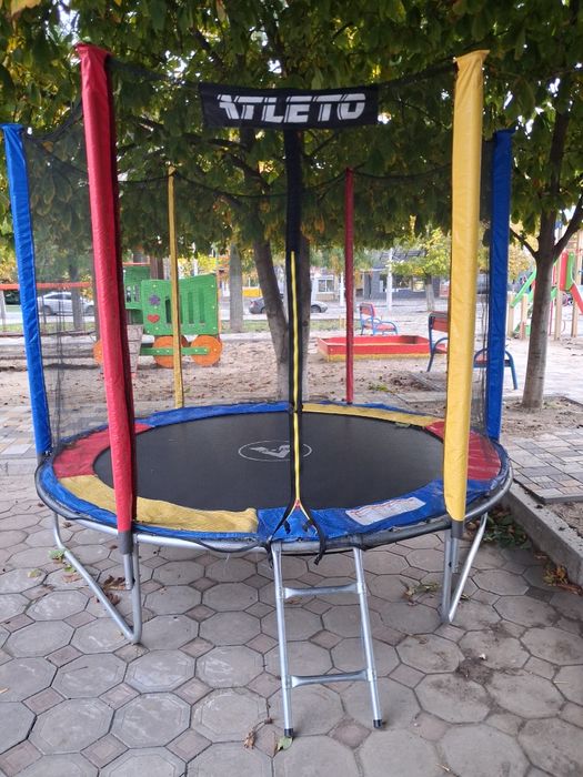 Продам батут 252см